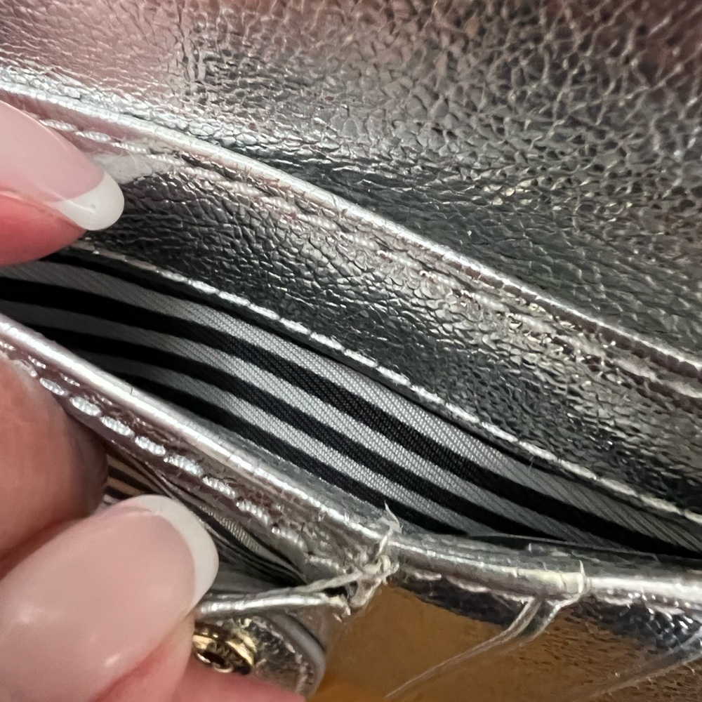 Kate Spade Silver Wallet with minor wear Laurel Way Stacy wallet - Picture 4 of 9